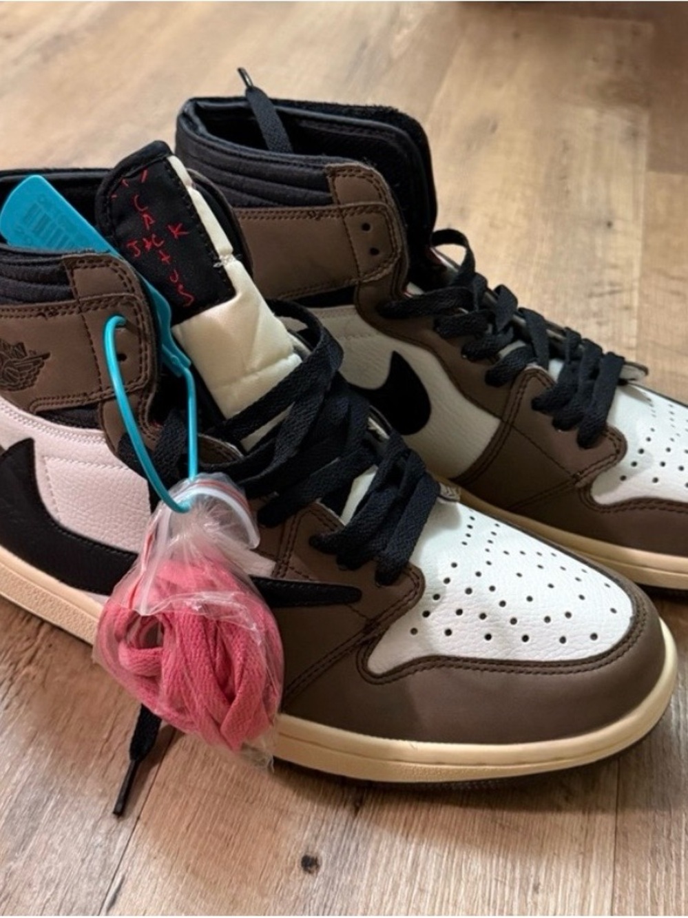 Nike Men’s High-Top Sneakers in Brown, White & Black with Pink Laces *replicas”